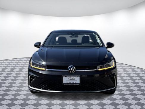 Used 2025 Volkswagen Jetta SE FWD image 2