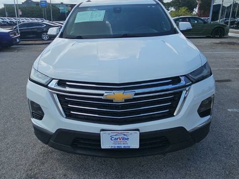 Used 2023 Chevrolet Traverse LT FWD image 2