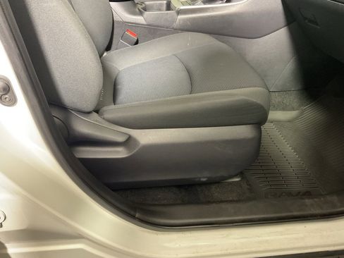 Used 2021 Toyota RAV4 LE image 33