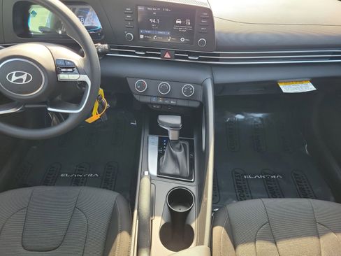 Used 2026 Hyundai Elantra SE FWD image 10