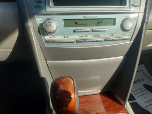 Used 2009 Toyota Camry XLE image 18