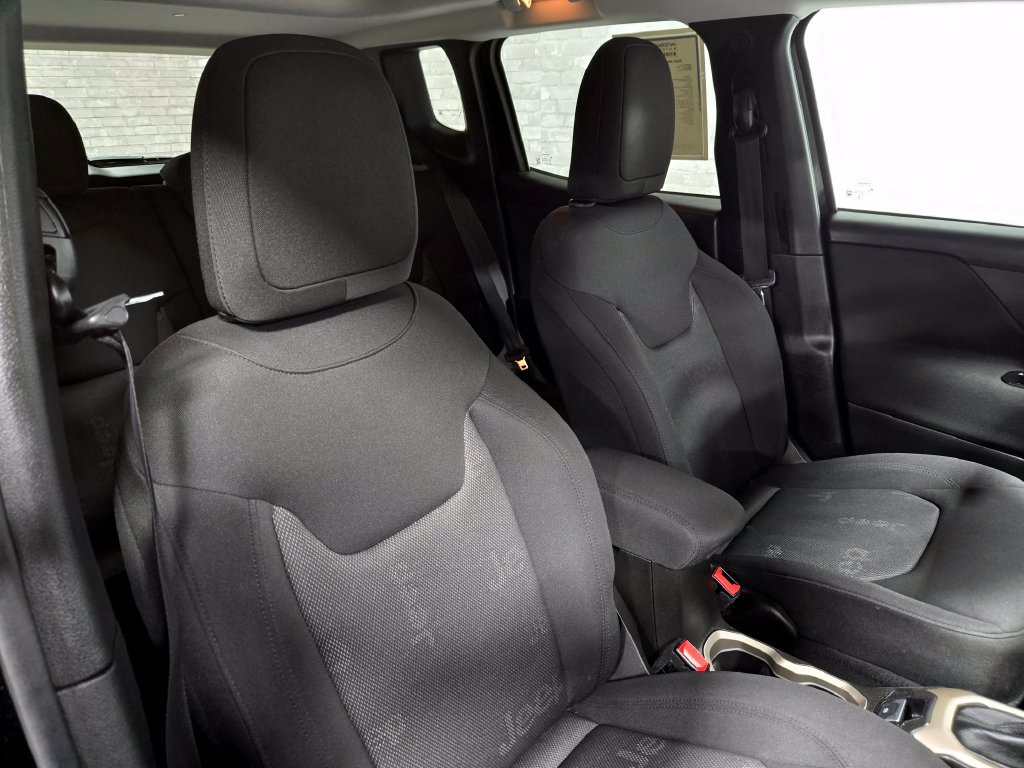 Used 2016 Jeep Renegade Latitude AWD/4WD image 50