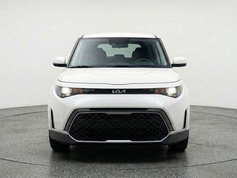 Used 2025 Kia Soul LX w/ LX Technology Package FWD image 2