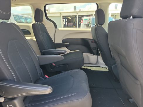 Used 2023 Chrysler Voyager LX FWD image 7