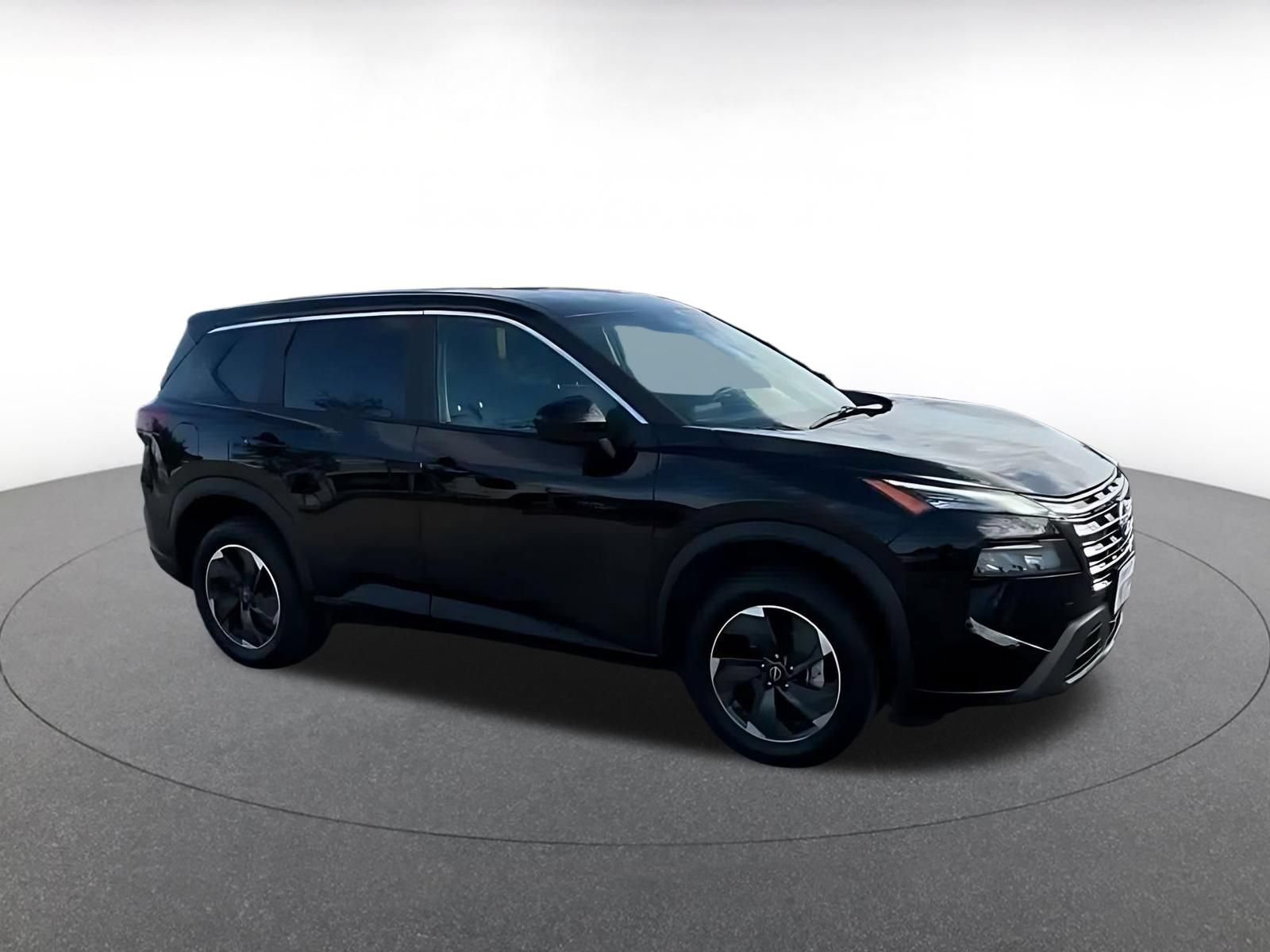 Used 2025 Nissan Rogue SV AWD/4WD image 2