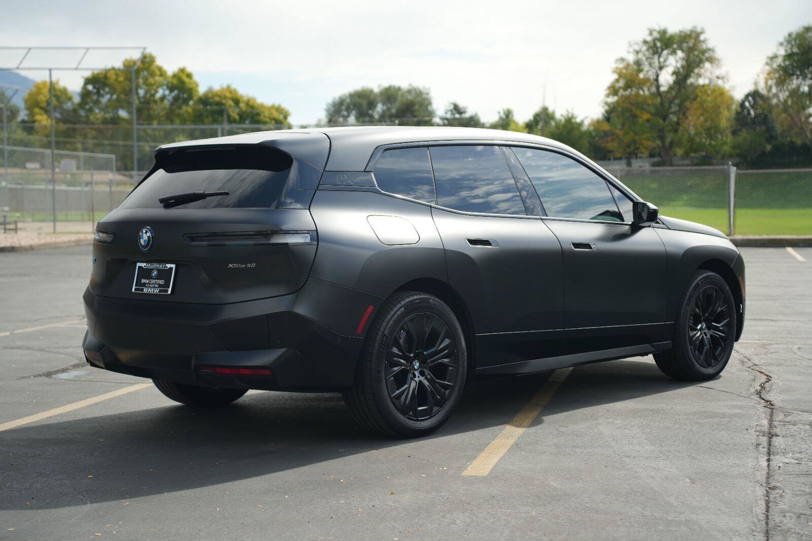 Used 2024 BMW iX xDrive50 w/ Premium Package AWD/4WD image 5
