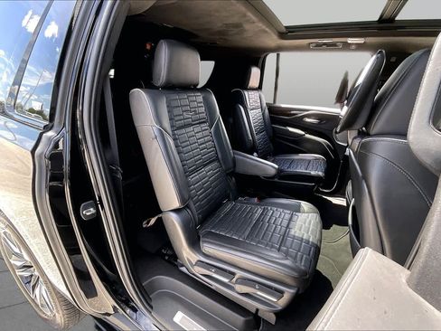 Used 2021 Cadillac Escalade ESV Sport Platinum AWD/4WD image 21