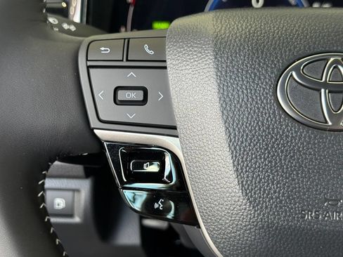 Used 2026 Toyota Camry Hybrid FWD image 20
