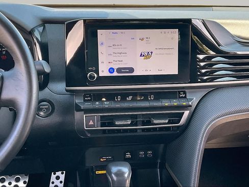Used 2025 Toyota Camry SE FWD image 6