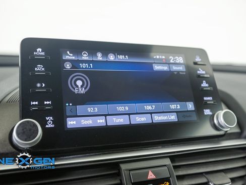 Used 2018 Honda Accord Touring image 17