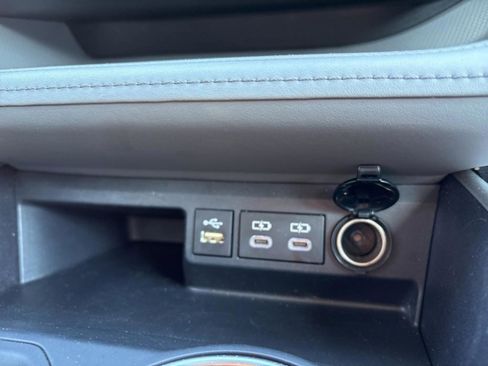 Used 2023 Toyota Highlander LE image 19