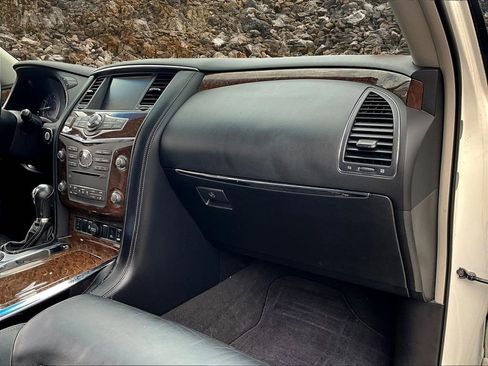 Used 2017 INFINITI QX80 4WD image 16