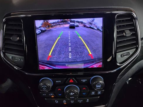 Used 2019 Jeep Grand Cherokee Altitude image 8