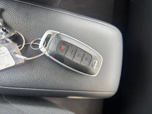 Used 2025 Nissan Versa SV FWD image 21