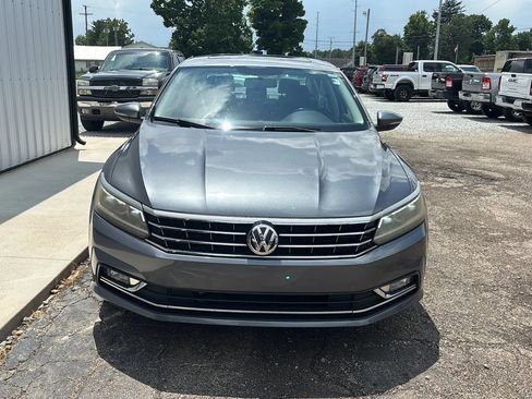 Used 2018 Volkswagen Passat 2.0T SE w/ SE Lighting Package FWD image 12