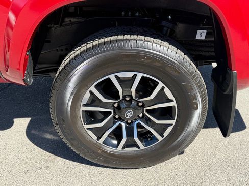Used 2023 Toyota Tacoma TRD Sport image 28