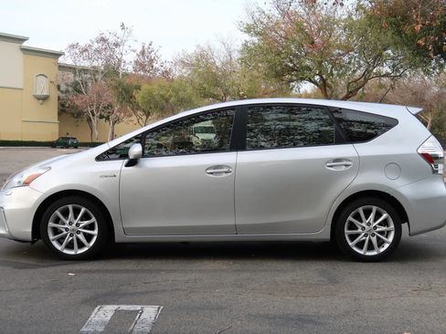 Used 2012 Toyota Prius V Five FWD image 3