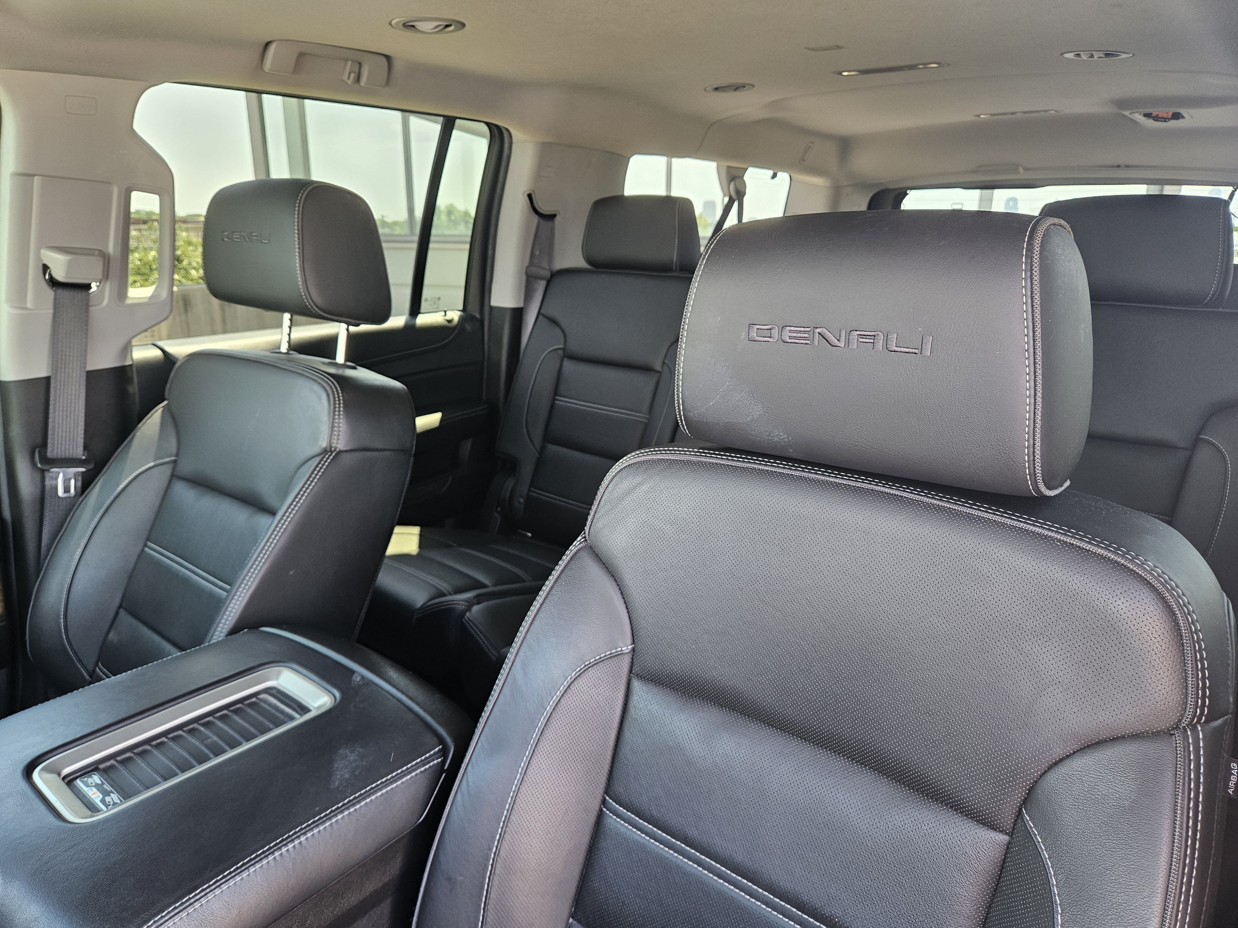 Used 2018 GMC Yukon XL Denali RWD image 6