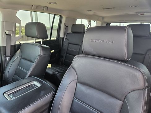 Used 2018 GMC Yukon XL Denali RWD image 6