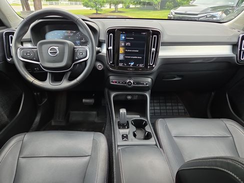 Used 2021 Volvo XC40 T5 Momentum w/ Premium Package AWD/4WD image 23