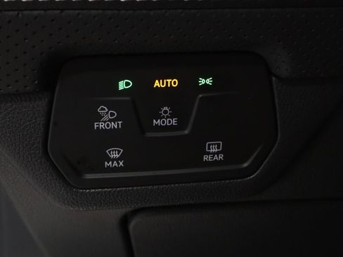 Used 2025 Volkswagen Atlas SE FWD image 27