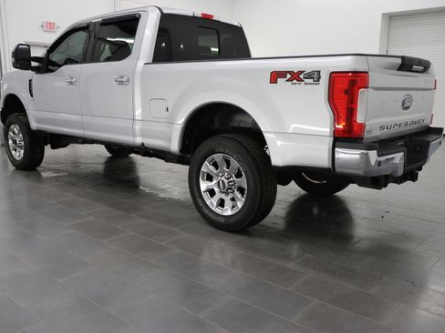 Used 2018 Ford F250 Lariat w/ Chrome Package image 5