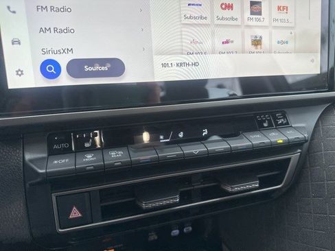 Used 2025 Toyota Camry XLE image 16