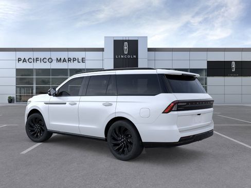 New 2026 Lincoln Navigator Reserve AWD/4WD image 4