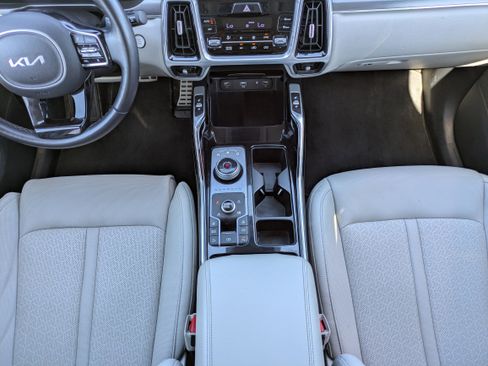 Used 2022 Kia Sorento SX Prestige w/ Panoramic Sunroof Package image 12