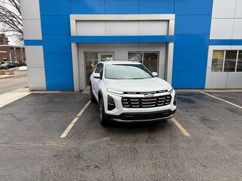 Used 2026 Chevrolet Equinox LT image 3