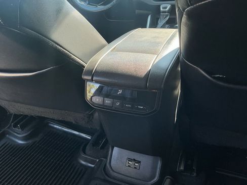 Used 2021 Toyota Highlander XLE AWD/4WD image 20