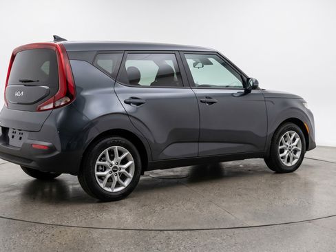 Used 2025 Kia Soul LX w/ LX Technology Package FWD image 9