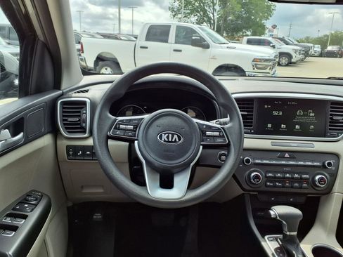 Used 2022 Kia Sportage LX w/ LX FWD Value Edition Package image 17