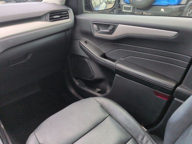 Certified 2022 Ford Escape SE w/ SE Sport Appearance Package FWD image 18