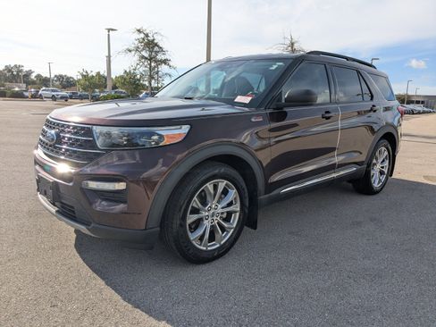 Used 2020 Ford Explorer XLT w/ Equipment Group 202A image 9