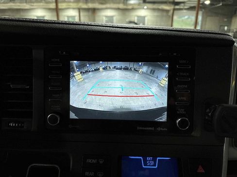 Used 2018 Toyota Sienna XLE w/ XLE Navigation Package image 27