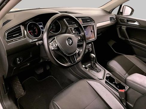 Used 2018 Volkswagen Tiguan SEL FWD image 12