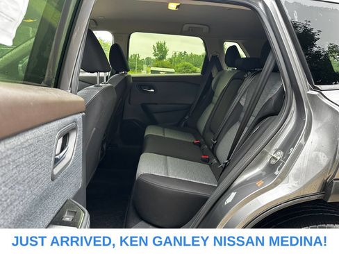Certified 2023 Nissan Rogue SV FWD image 15