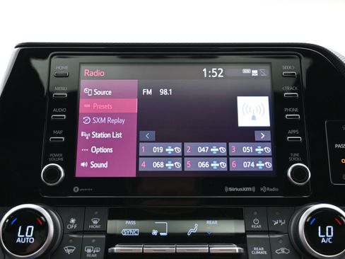 Used 2021 Toyota Highlander XSE FWD image 34