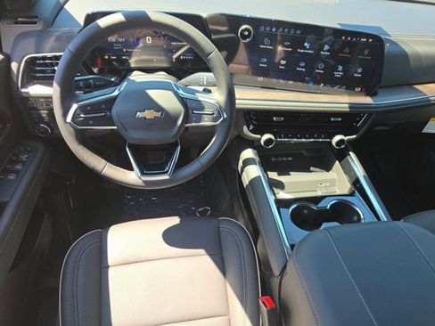 New 2025 Chevrolet Suburban Premier image 3