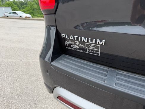 Used 2023 Ford Expedition Platinum AWD/4WD image 16