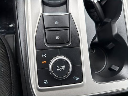 Used 2022 Ford Explorer XLT image 28