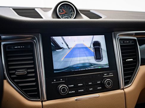 Used 2018 Porsche Macan image 31