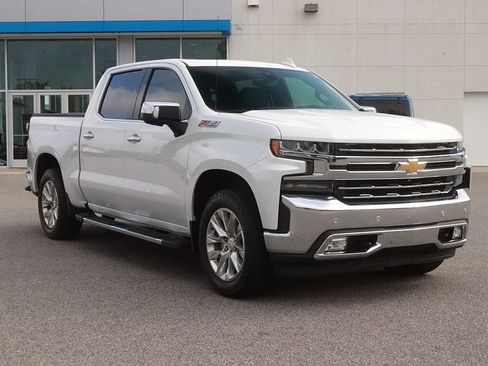Used 2019 Chevrolet Silverado 1500 LTZ w/ LTZ Premium Package AWD/4WD image 3