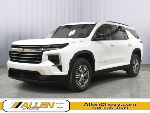 Used 2025 Chevrolet Traverse LT w/ LPO, Floor Liner Package AWD/4WD image 1