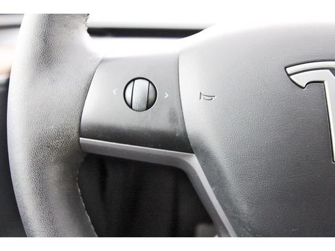 Used 2025 Tesla Model Y Long Range RWD image 17