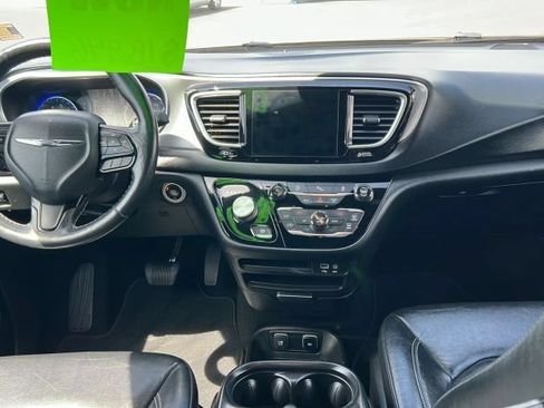Used 2019 Chrysler Pacifica Touring-L w/ S Appearance Package FWD image 8