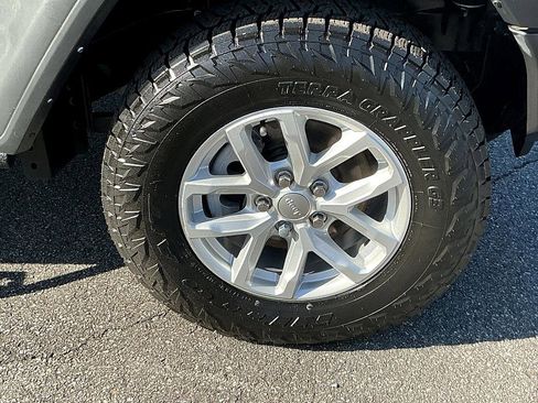 Used 2023 Jeep Wrangler Sport S image 11