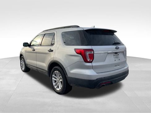 Used 2017 Ford Explorer FWD image 3