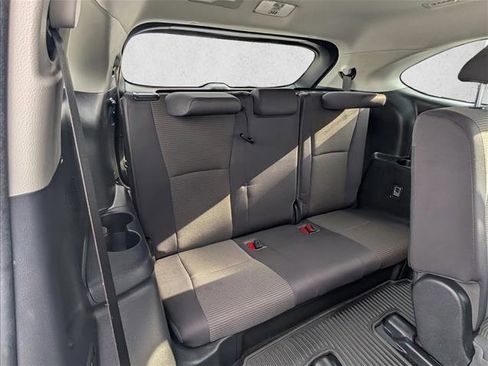 Used 2023 Toyota Highlander LE image 19